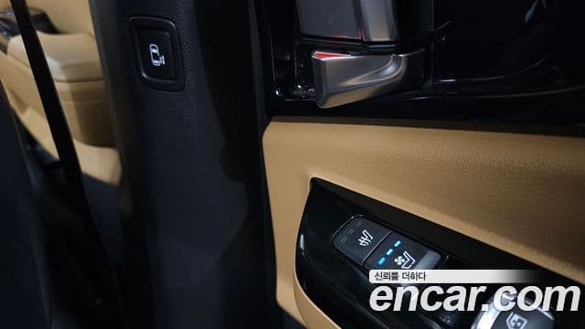 Kia Carnival 2021 — фото 18 из 20