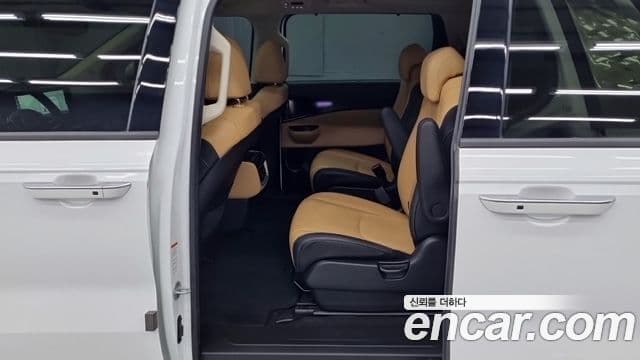 Kia Carnival 2023 — Фото 11/18