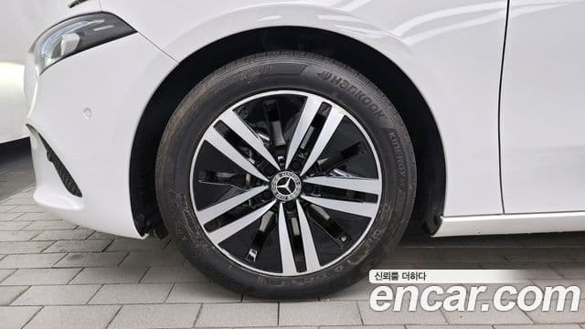Mercedes-Benz A-Class 2023 — ფოტო 5/20