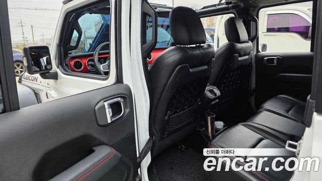 Jeep Gladiator 2021 — ფოტო 17/20