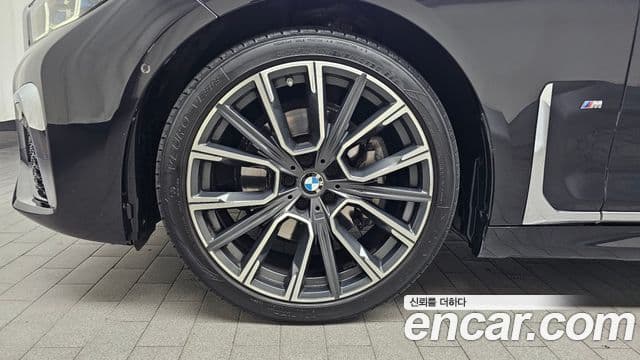BMW 7 Series 2020 — Photo 17/19