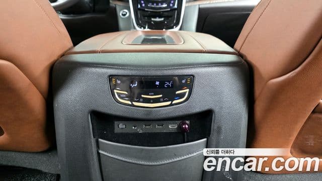 Cadillac Escalade 2018 — Фото 17/20