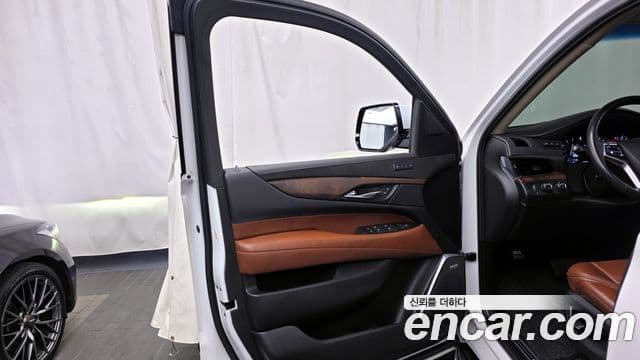 Cadillac Escalade 2018 — Photo 23/31