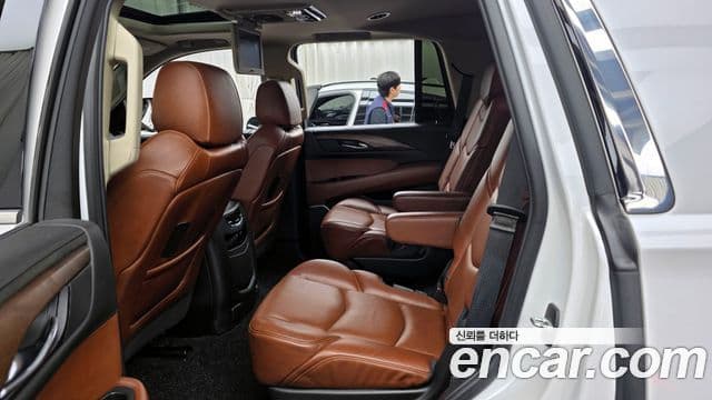 Cadillac Escalade 2018 — Photo 18/31