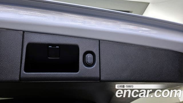 Cadillac Escalade 2018 — Photo 30/31