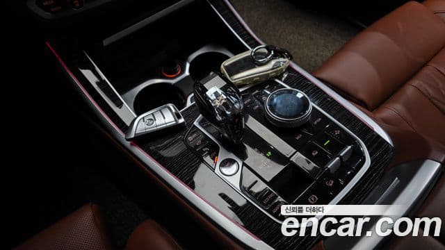 BMW X7 2022 — ფოტო 8/20