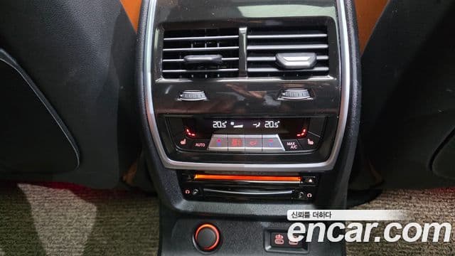 BMW X7 2022 — ფოტო 18/20
