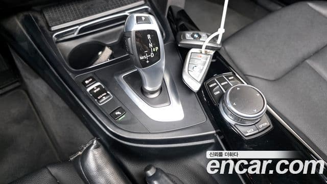 BMW 3 Series 2018 — Şəkil 9/20