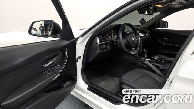 BMW 3 Series 2018 — Şəkil 10/20