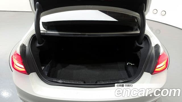 BMW 3 Series 2018 — Şəkil 19/20