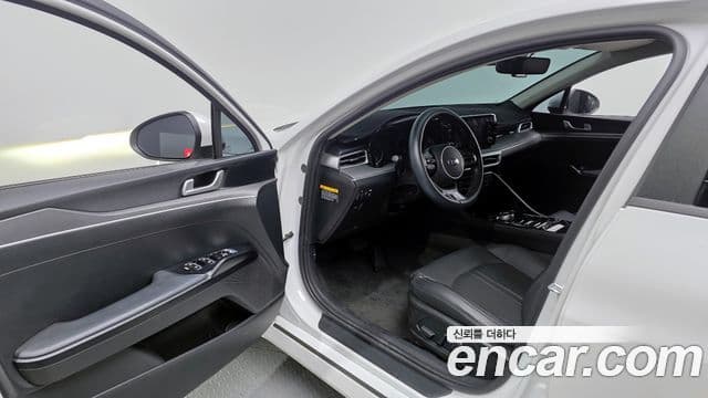 Kia K5 2020 — ფოტო 10/20
