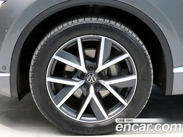 Volkswagen Touareg 2023 — Photo 4/20