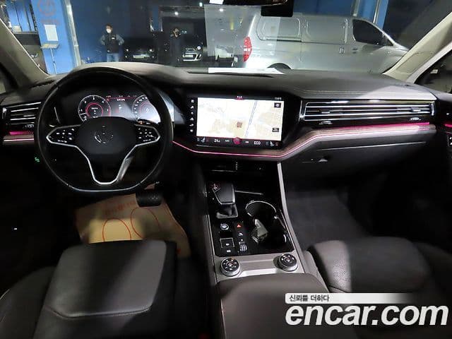 Volkswagen Touareg 2023 — Photo 8/20