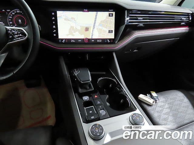 Volkswagen Touareg 2023 — Photo 20/20
