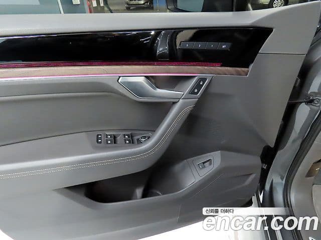 Volkswagen Touareg 2023 — Photo 12/20