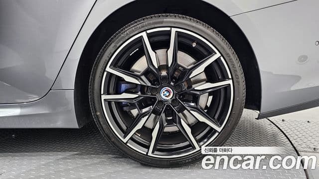 BMW 8 Series 2022 — Photo 9/31