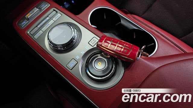 Genesis GV70 2021 — ფოტო 9/20
