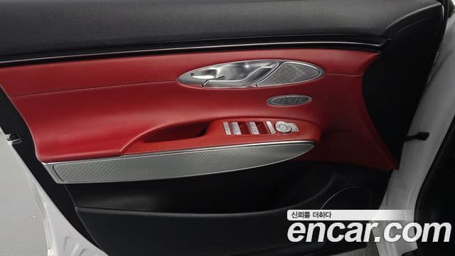 Genesis GV70 2021 — Photo 31/33
