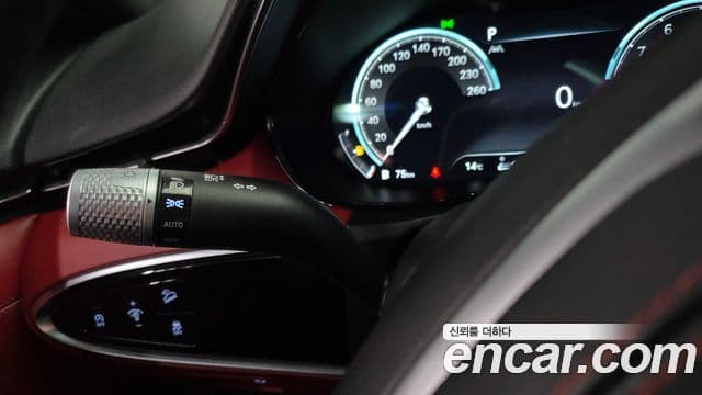 Genesis GV70 2021 — Photo 19/33