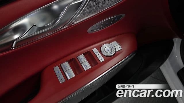 Genesis GV70 2021 — Photo 29/33