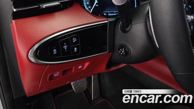 Genesis GV70 2021 — Photo 30/33