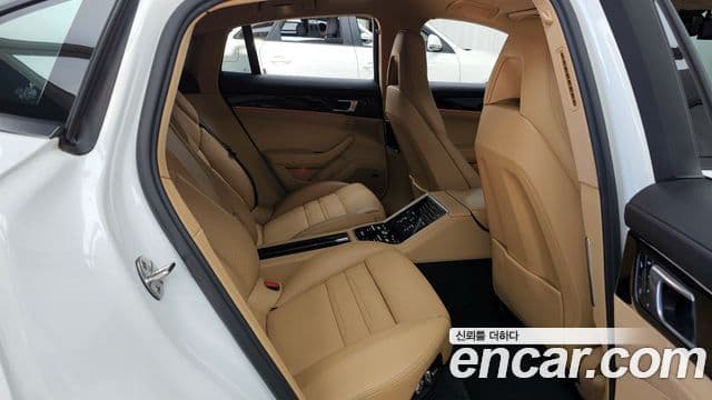 Porsche Panamera 2018 — Şəkil 12/20