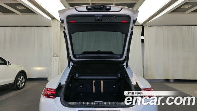 Porsche Panamera 2018 — Şəkil 20/20