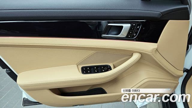 Porsche Panamera 2018 — Photo 17/35