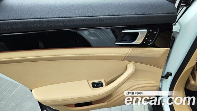 Porsche Panamera 2018 — Photo 12/35