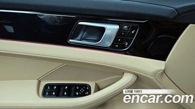 Porsche Panamera 2018 — Photo 33/35