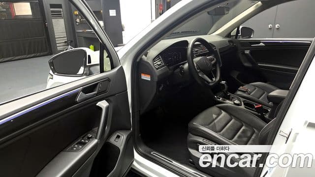 Volkswagen Tiguan 2021 — ფოტო 9/20