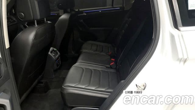 Volkswagen Tiguan 2021 — ფოტო 11/20