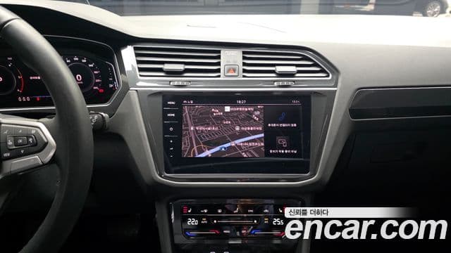 Volkswagen Tiguan 2021 — ფოტო 13/20