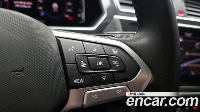 Volkswagen Tiguan 2021 — ფოტო 15/20