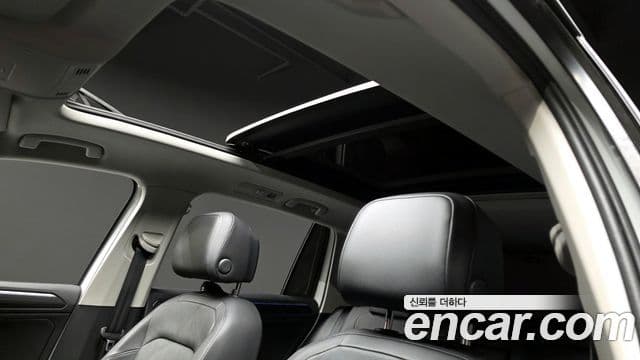 Volkswagen Tiguan 2021 — ფოტო 17/20