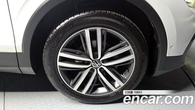 Volkswagen Tiguan 2021 — Photo 1/31