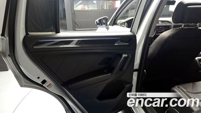 Volkswagen Tiguan 2021 — Photo 17/31