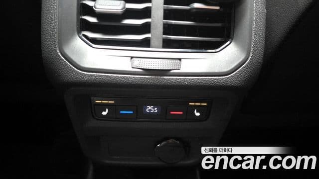 Volkswagen Tiguan 2021 — Photo 8/31