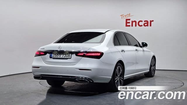 Mercedes-Benz E-Class 2021 — ფოტო 2/20