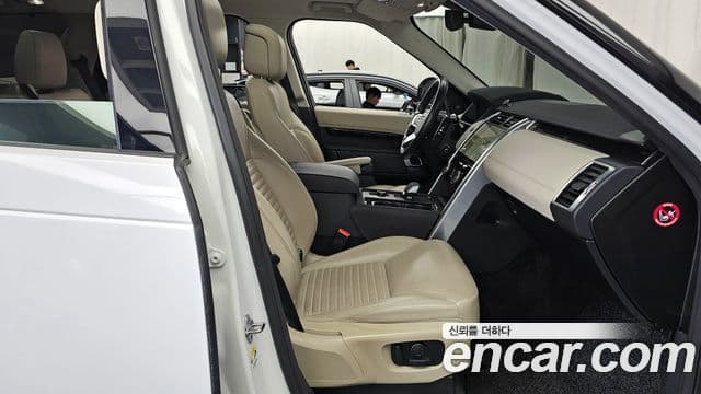 Land Rover Discovery 5 2021 — Photo 9/20