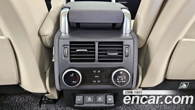 Land Rover Discovery 5 2021 — Photo 8/20