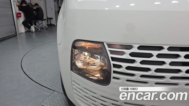 Hyundai Staria 2024 — Photo 2/32