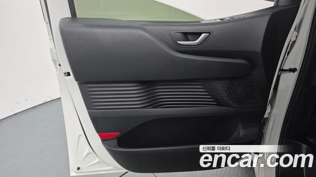 Hyundai Staria 2024 — Photo 5/32
