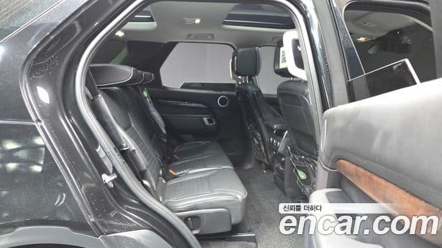 Land Rover Discovery 5 2018 — Şəkil 7/35