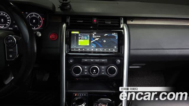 Land Rover Discovery 5 2018 — Şəkil 26/35