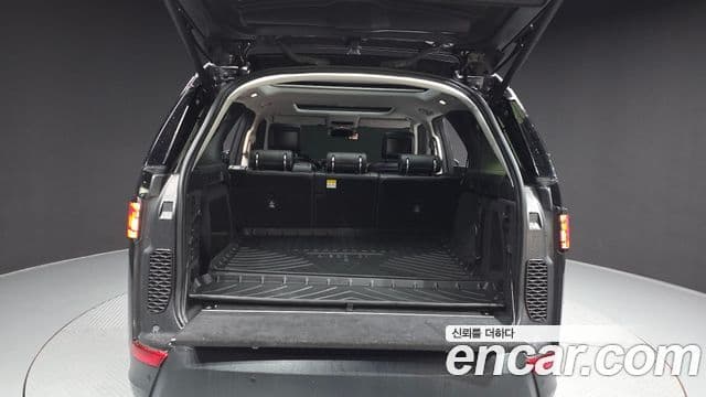 Land Rover Discovery 5 2018 — Şəkil 24/35