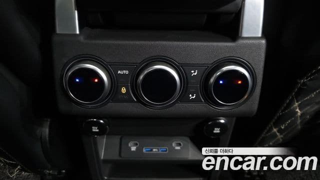 Land Rover Discovery 5 2018 — Şəkil 17/35