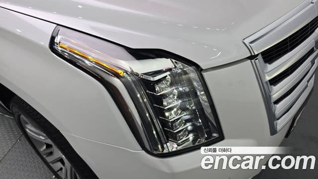 Cadillac Escalade 2020 — Photo 28/32