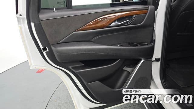 Cadillac Escalade 2020 — Photo 11/32