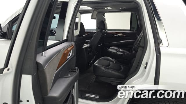Cadillac Escalade 2020 — Photo 18/32